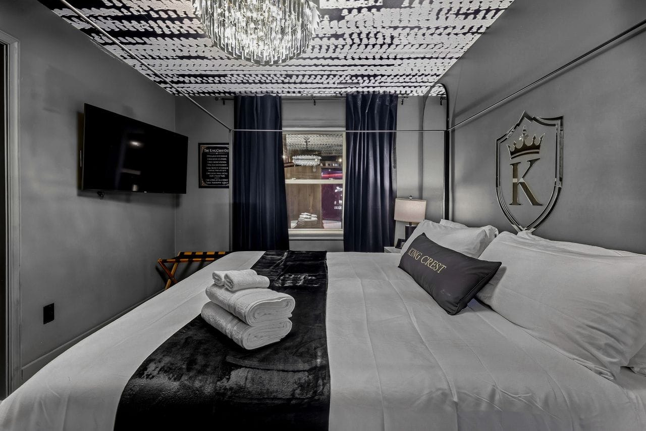 King Crest suite